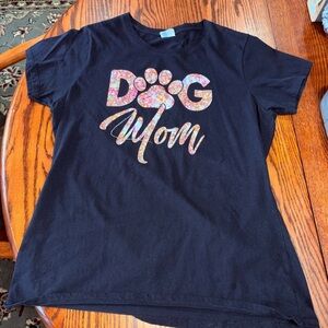 BLACK SHORT SLEEVE SIZE LARGE DOG MOM T-SHIRT. NEVER WORN